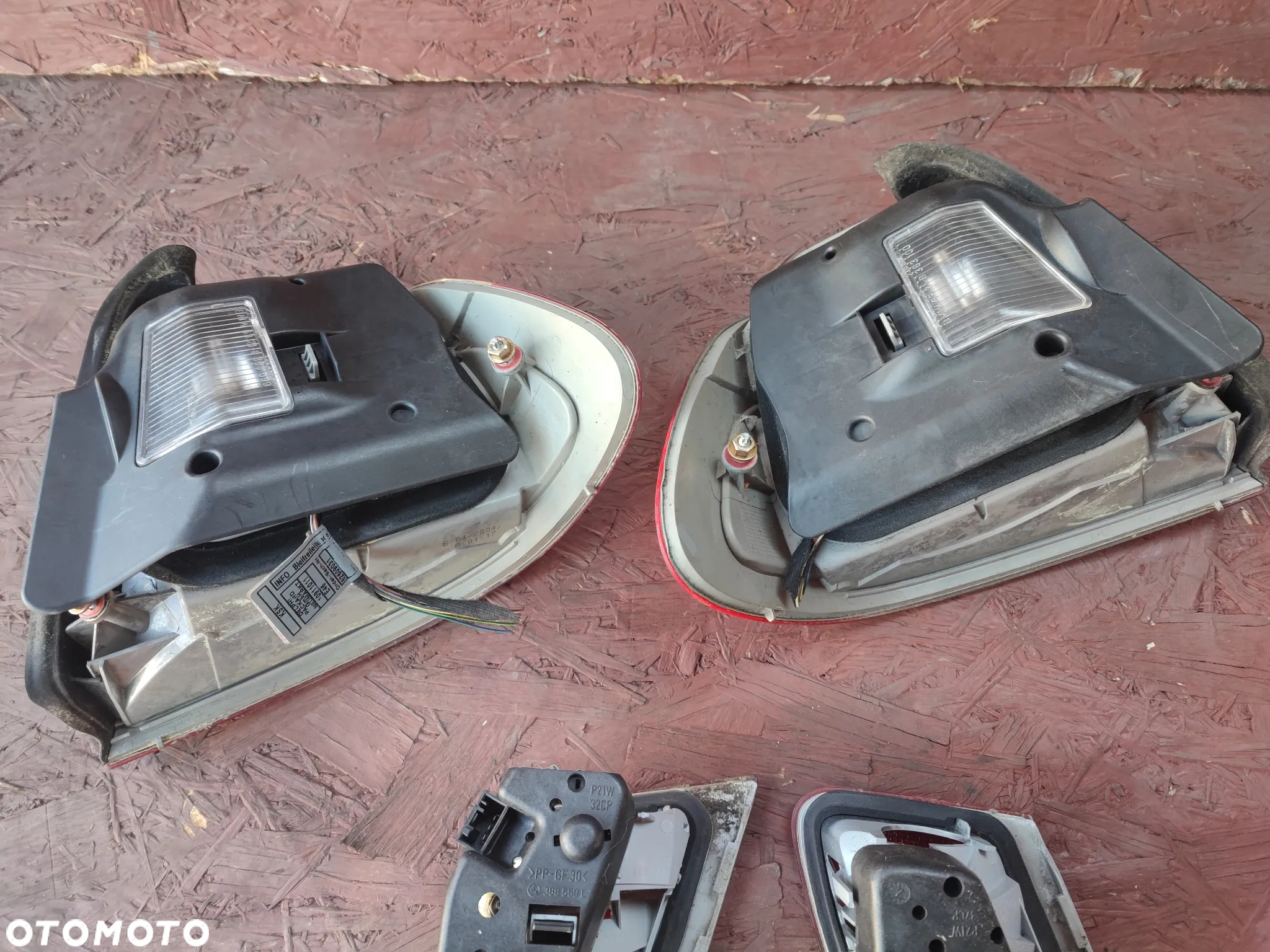 BMW E46 COUPE ORYGINALNE LAMPY TYŁ LED / DIODOWE POLIFT + KOSTKI + WKŁADY O NR. 63 21 6 920 699 / 63 21 6 920 700 OEM M-PAKIET ( BIAŁY KIERUNEK ) W BARDZO DOBRYM STANIE - 23