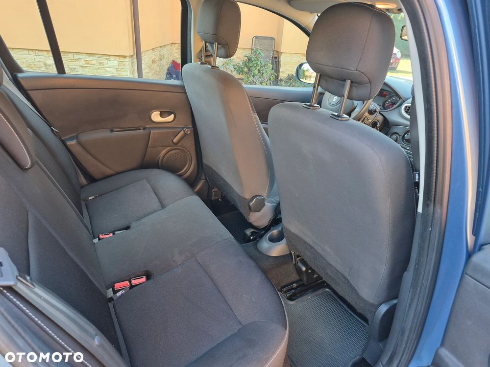 Renault Clio 1.2 16V Alize - 10