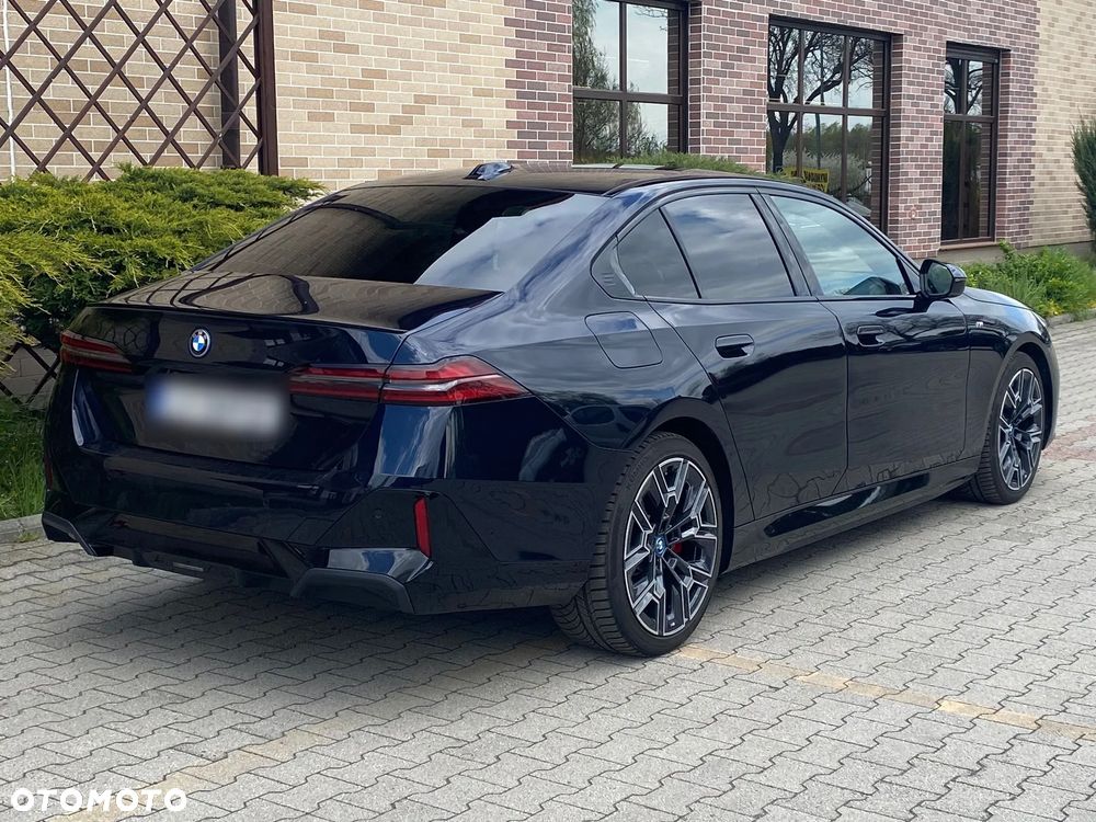 BMW Seria 5 550e xDrive PHEV M Sport - 3