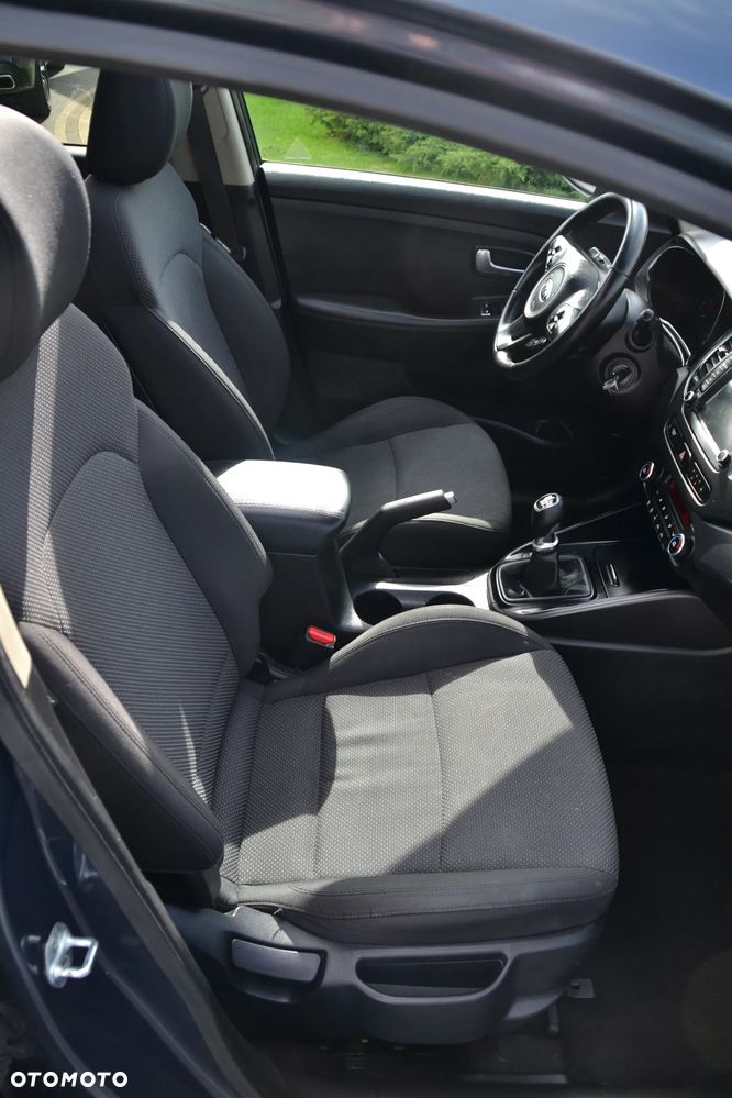 Kia Carens - 30