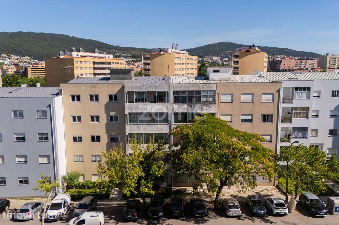 Apartamento T3 Renovado c/ Garagem Fechada e Elevador, São Vítor Br... - Grande imagem: 2/40