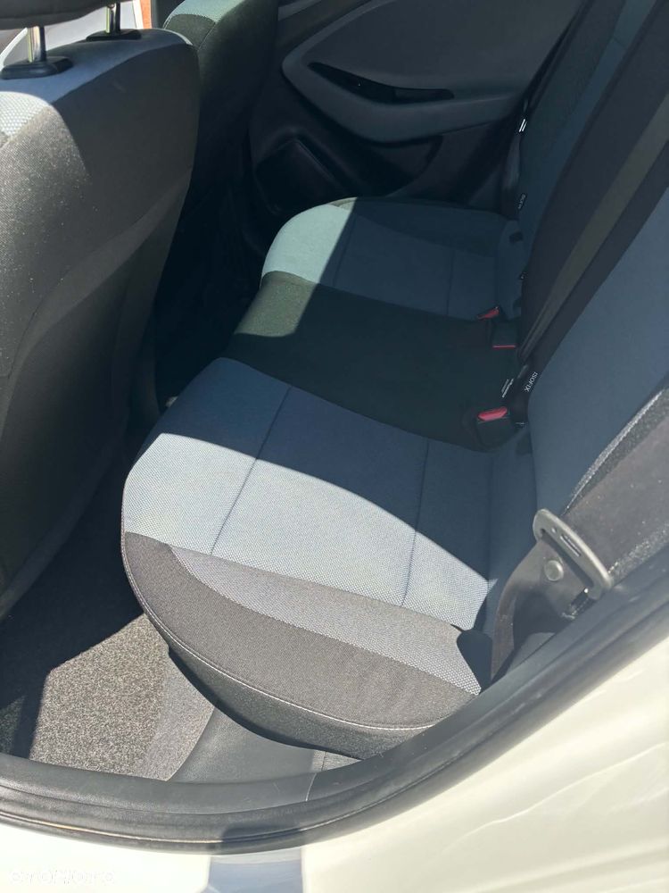 Hyundai i20 1.2 Trend - 17