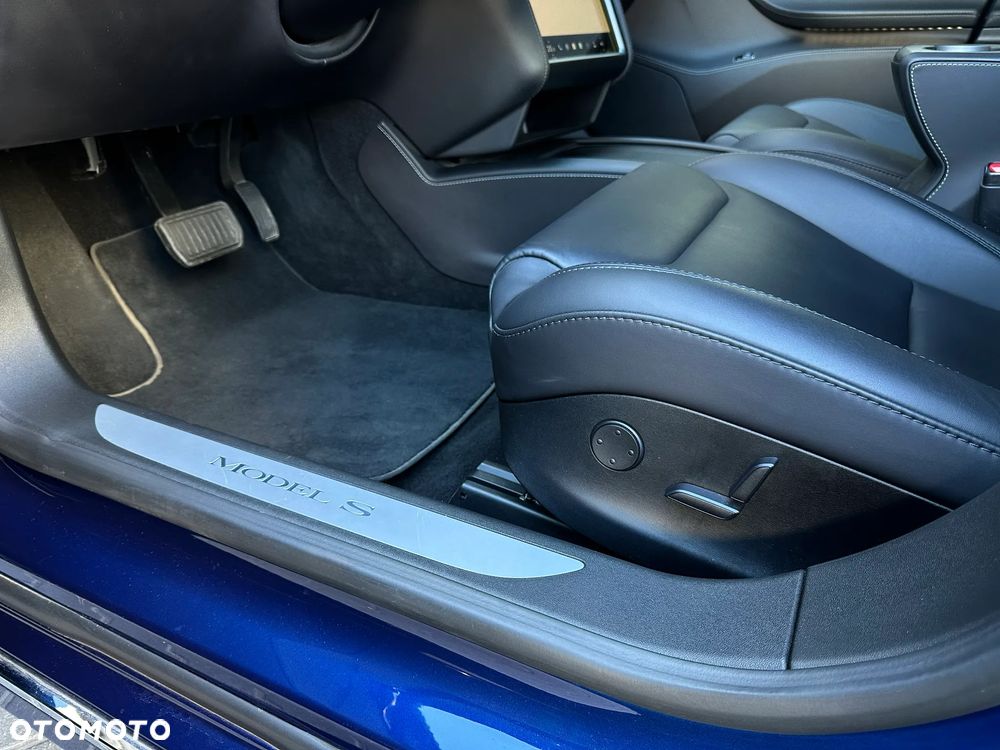 Tesla Model S - 30