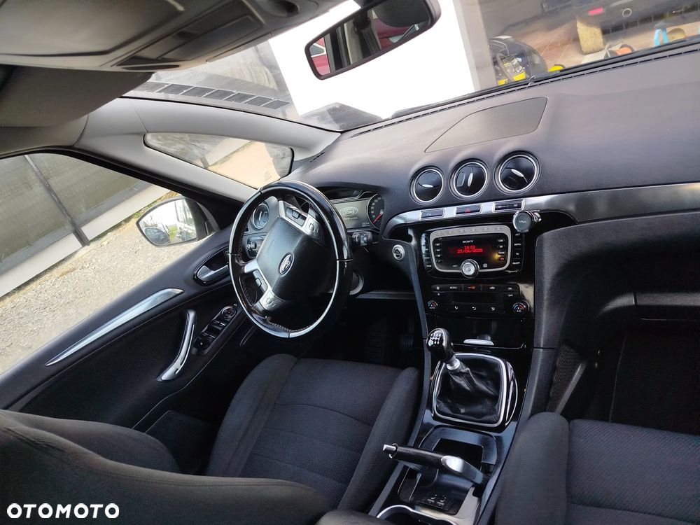 Ford S-Max - 11