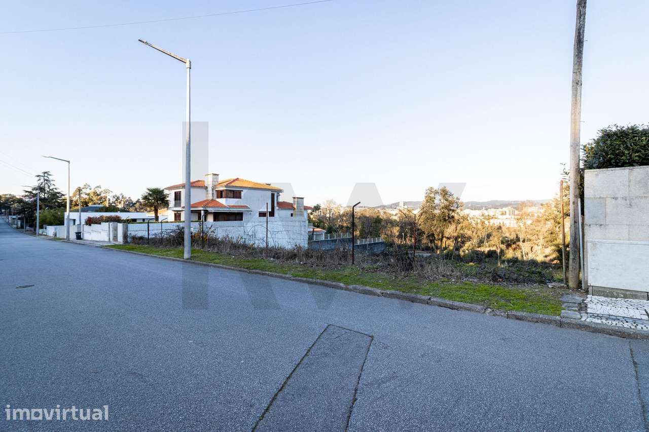 Terreno com excelente localização em São João da Madeira - Grande imagem: 5/15