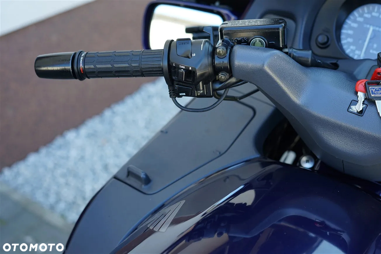 Honda ST - 16