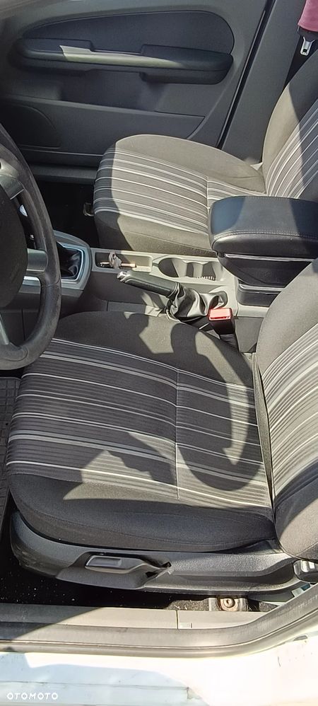 Ford Focus 1.6 TDCi Ambiente DPF - 7