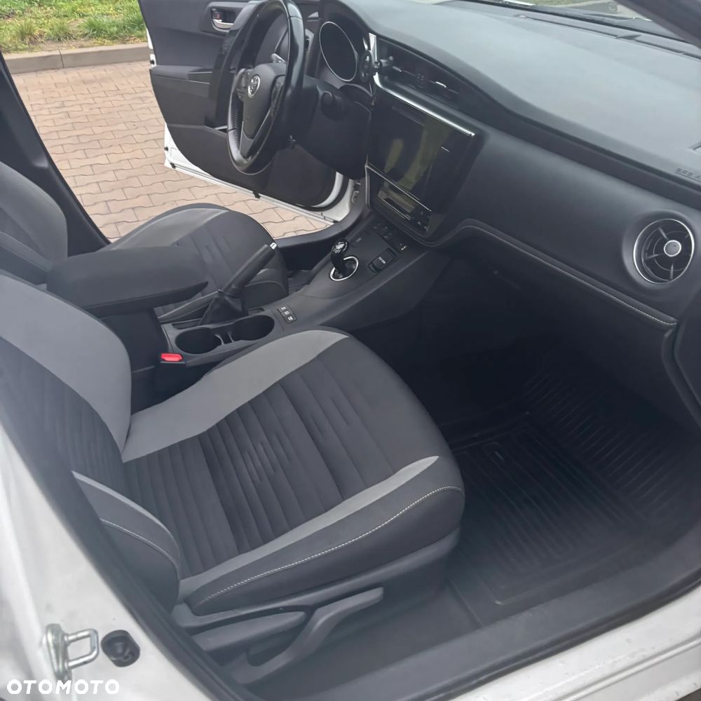 Toyota Auris Hybrid 135 Active - 9
