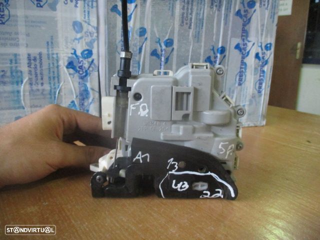 Fecho 8X1837016 AUDI A1 2013 FD 6 PINOS AUDI A1 SPORTBACK 8X FASE 1 2013 1.6TDI 105CV 5P PRETO FD - 4