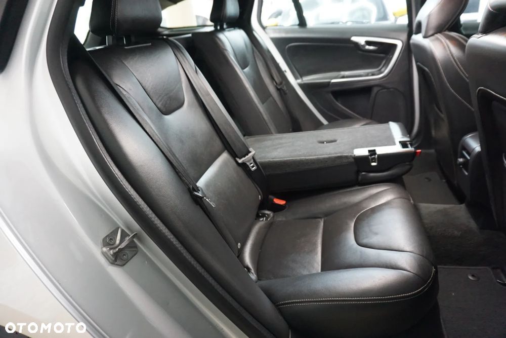 Volvo V60 D2 Kinetic - 38