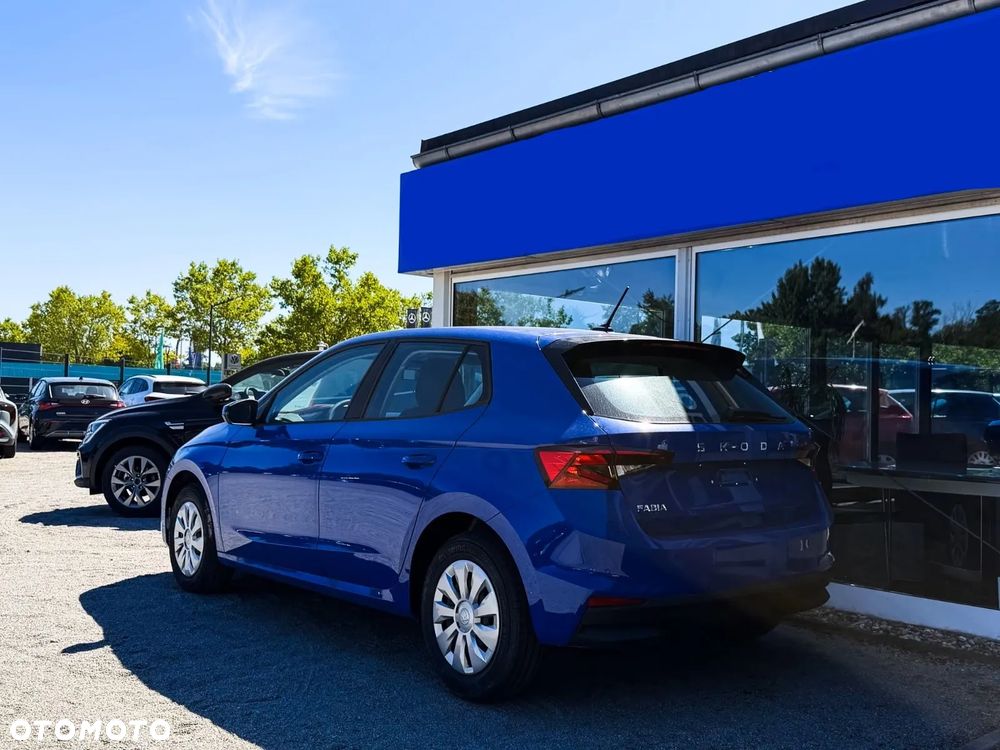 Skoda Fabia 1.0 Essence - 4