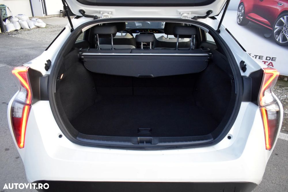 Toyota Prius (Hybrid) Sol Plus - 34