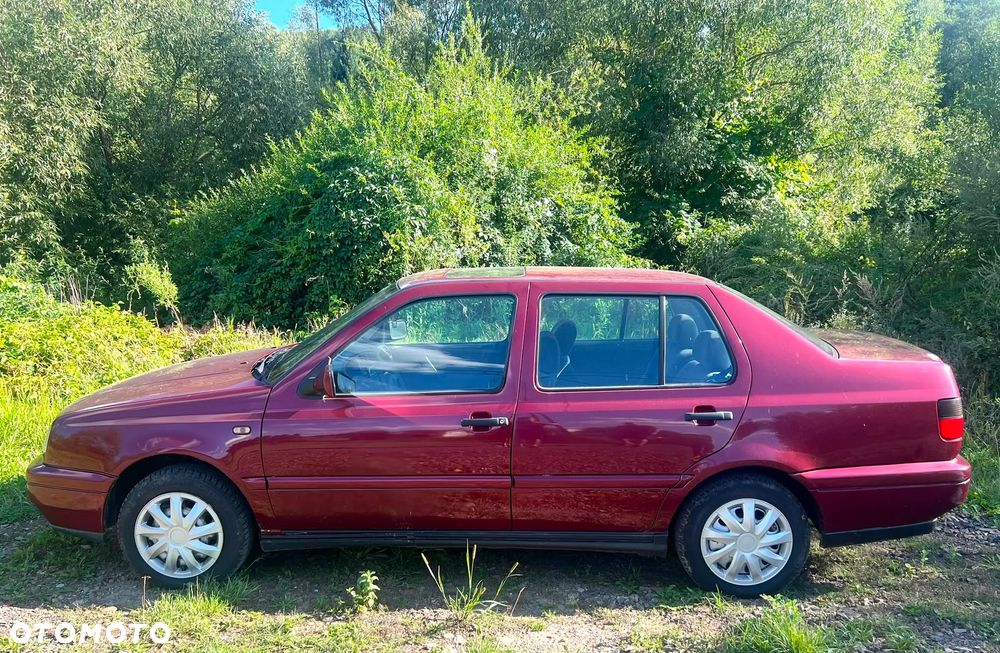 Volkswagen Vento 1.6 GL - 3