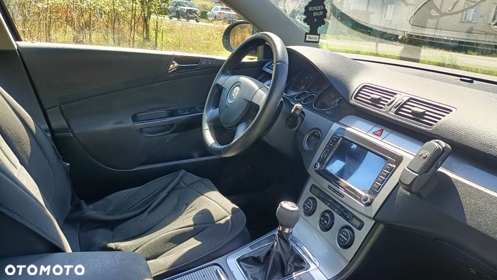 Volkswagen Passat 1.6 FSI Comfortline - 3