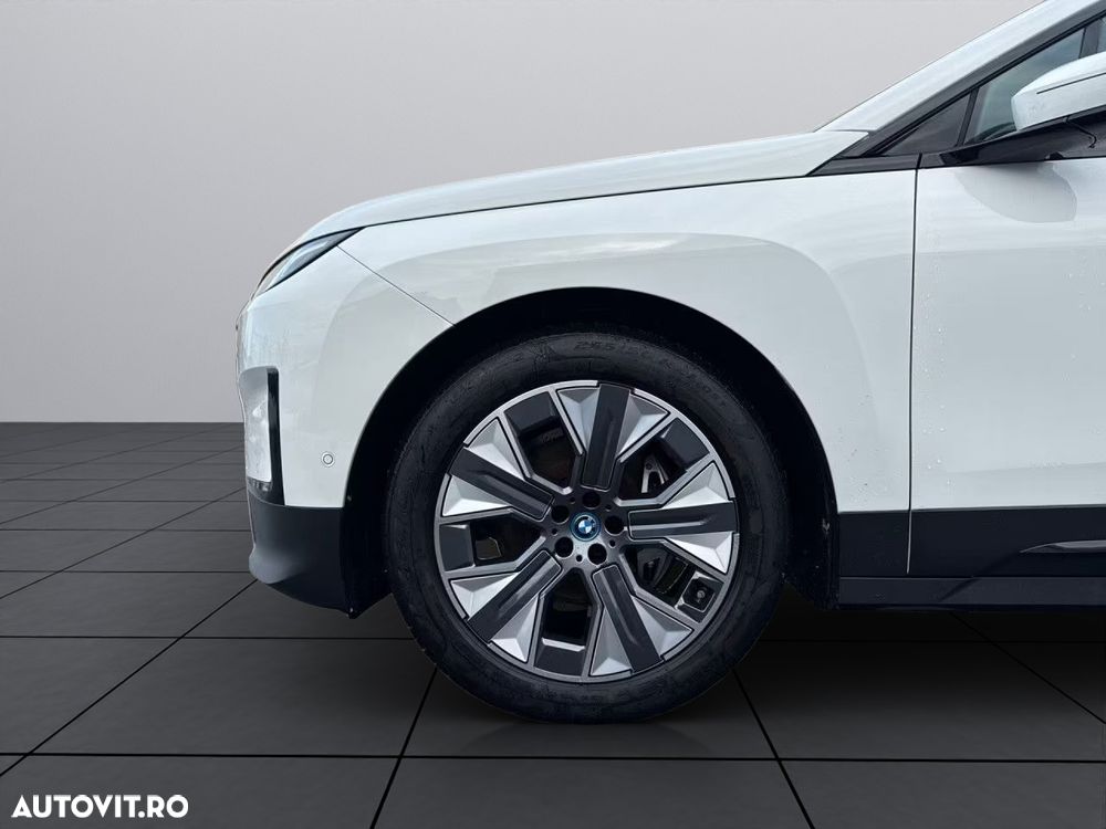 BMW iX xDrive40 - 13