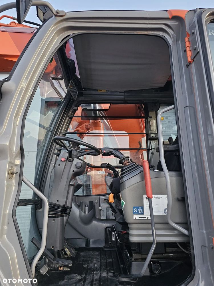 Hitachi ZX160W - 10