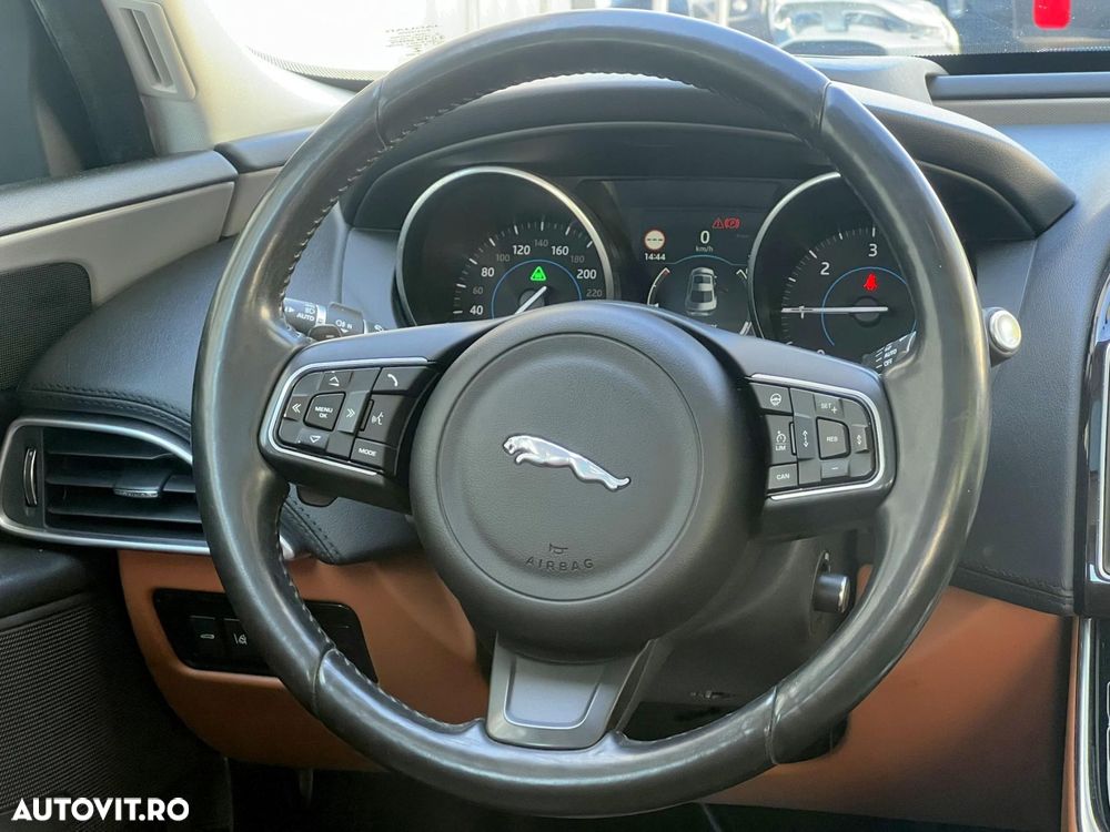 Jaguar XE 20d Aut. Portfolio - 10