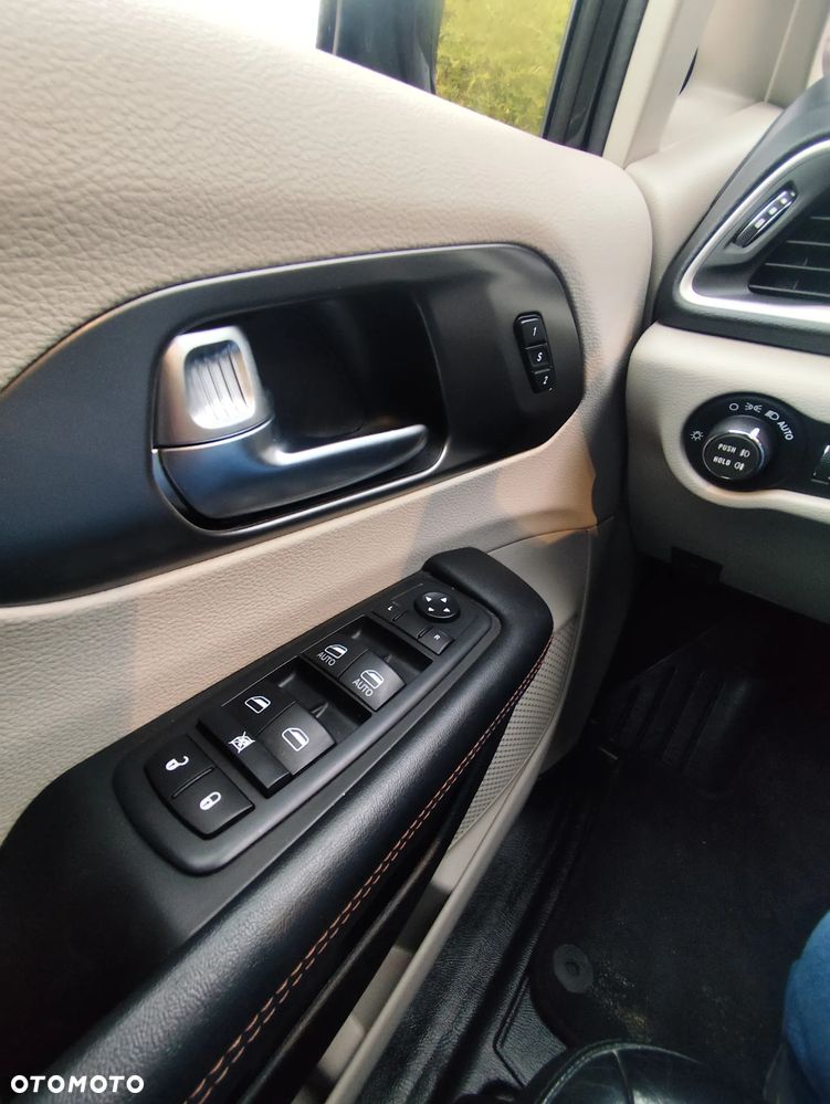 Chrysler Pacifica - 17