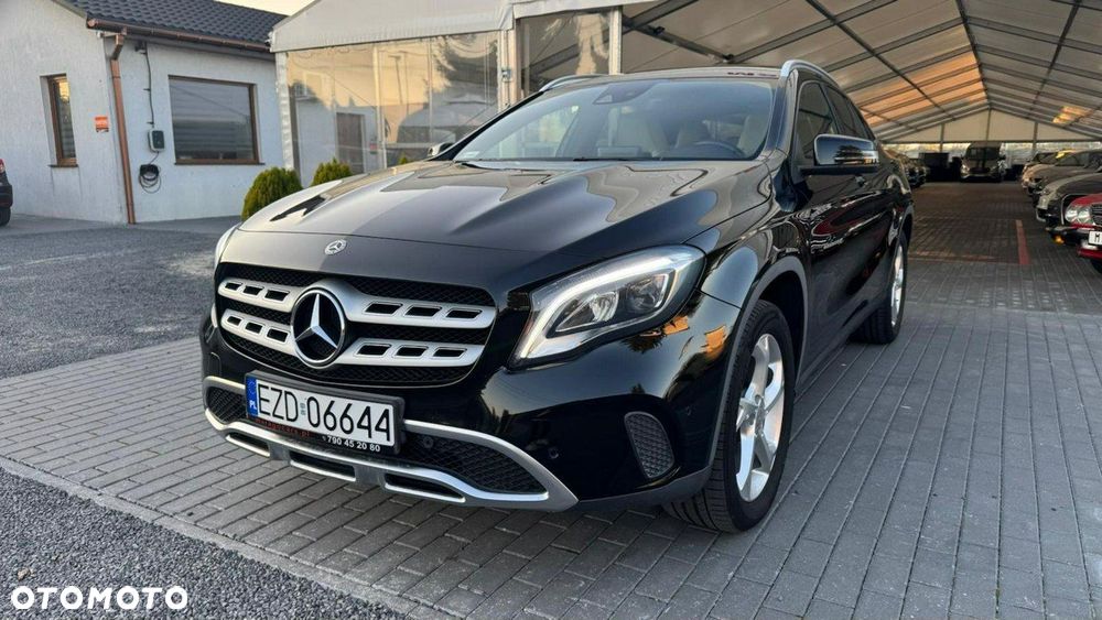 Mercedes-Benz GLA - 4