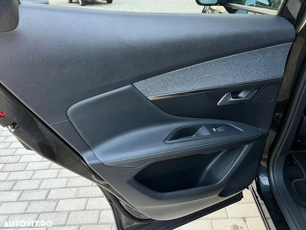 Peugeot 3008 PureTech 130 Stop & Start GPF EAT8 Allure Pack - 28