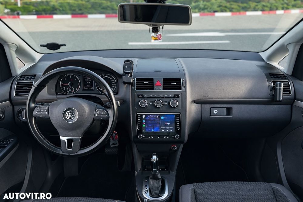 Volkswagen Touran - 11