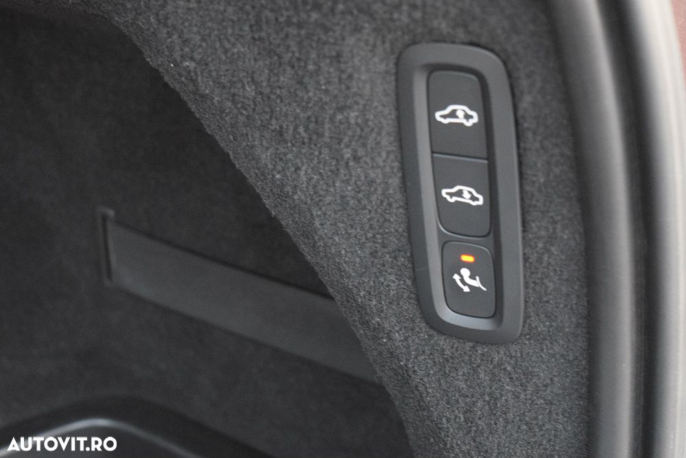 Volvo XC 90 B5 D AWD Plus Dark - 22