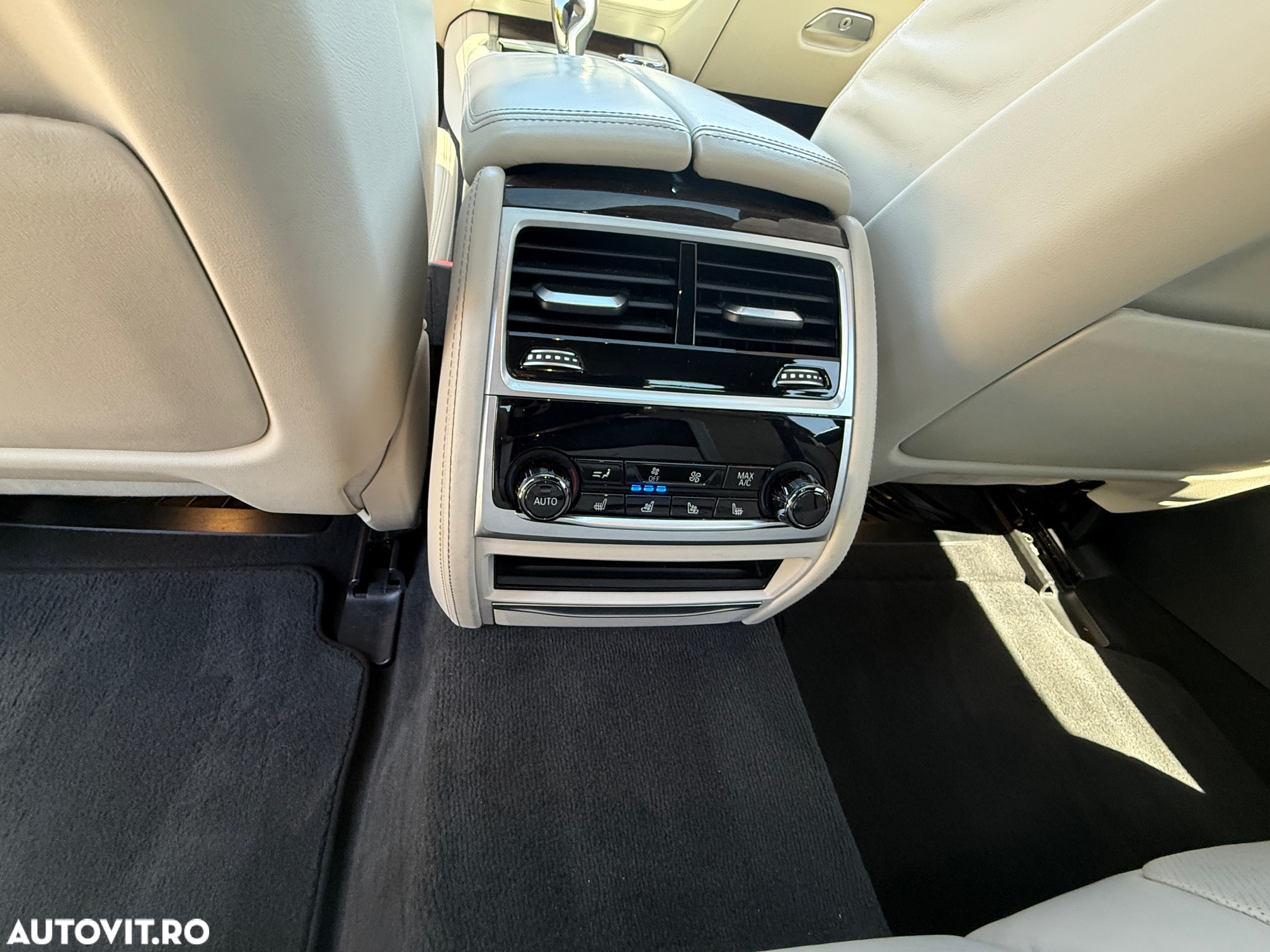 BMW Seria 7 750Li xDrive - 23