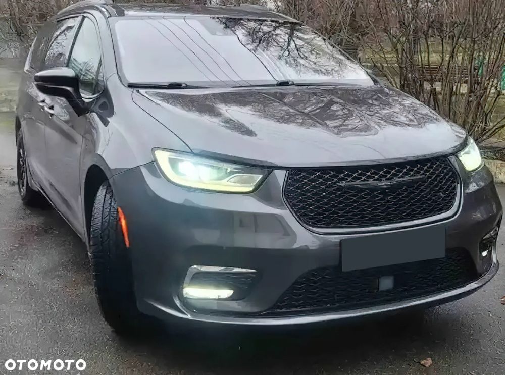Chrysler Pacifica - 2