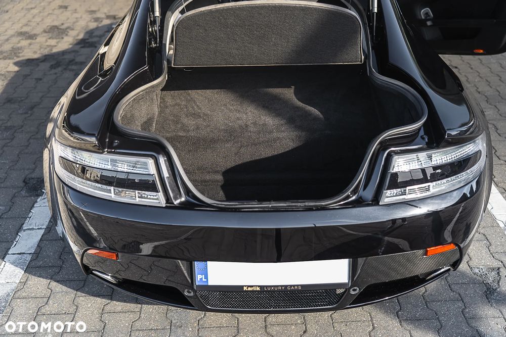 Aston Martin V12 Vantage Carbon Black - 7