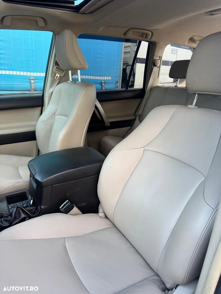 Toyota Land Cruiser 3.0l Turbo D-4D A/T Luxury - 8
