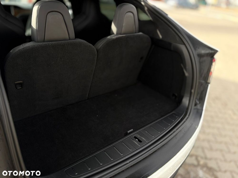 Tesla Model X - 31