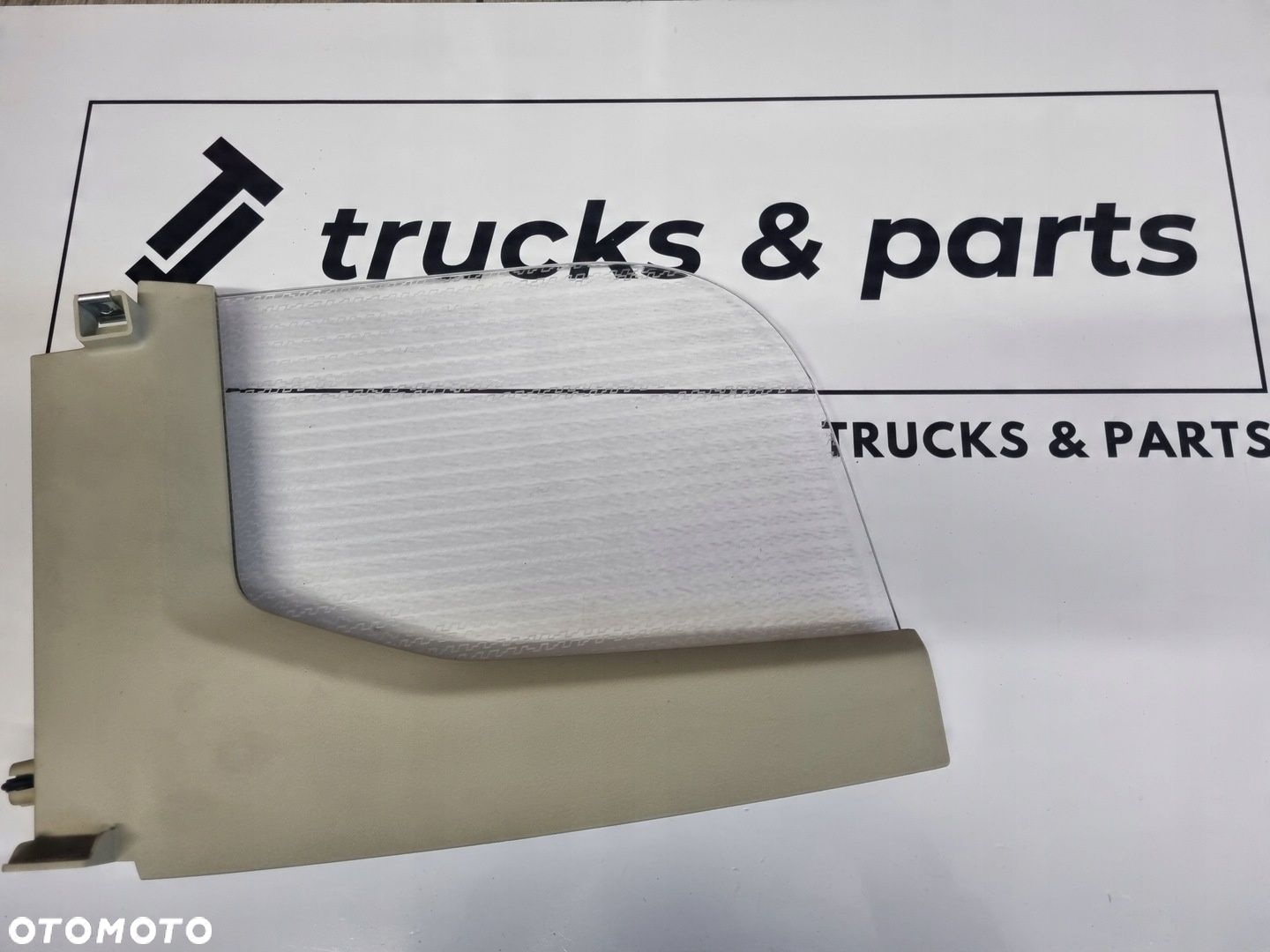 PRZEGRODA TYLNEJ PÓŁKI SZKLANA LED VOLVO FH 5 Globetrotter - 1