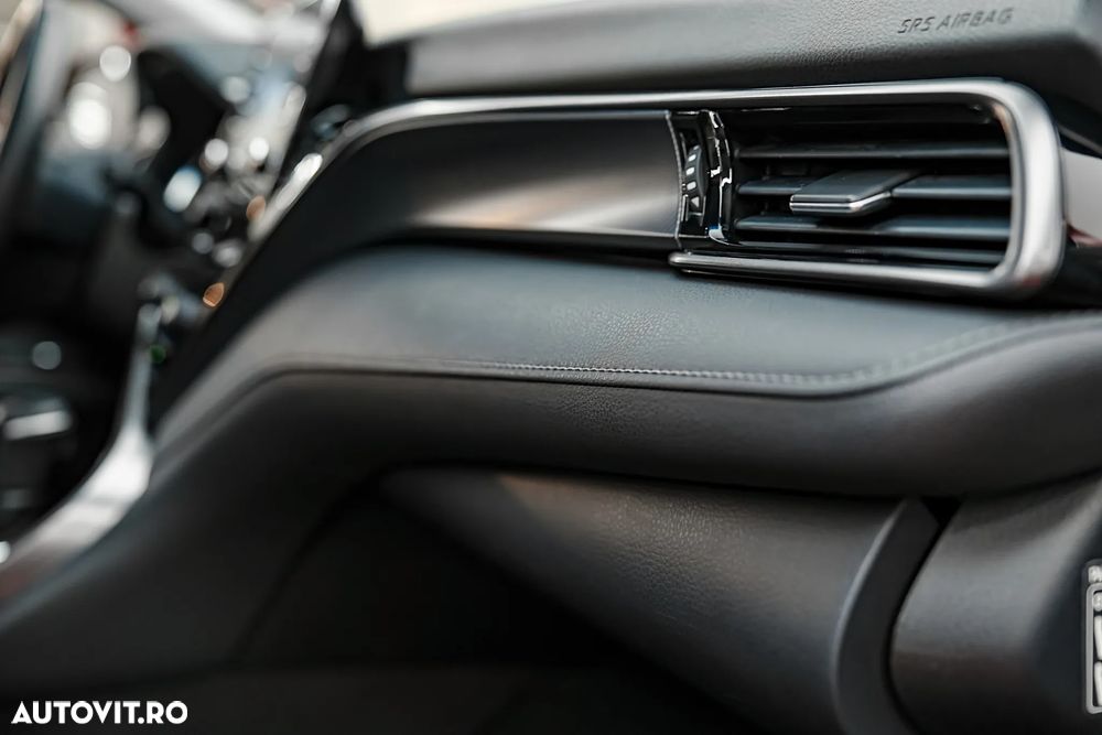 Toyota Camry Luxury - 30