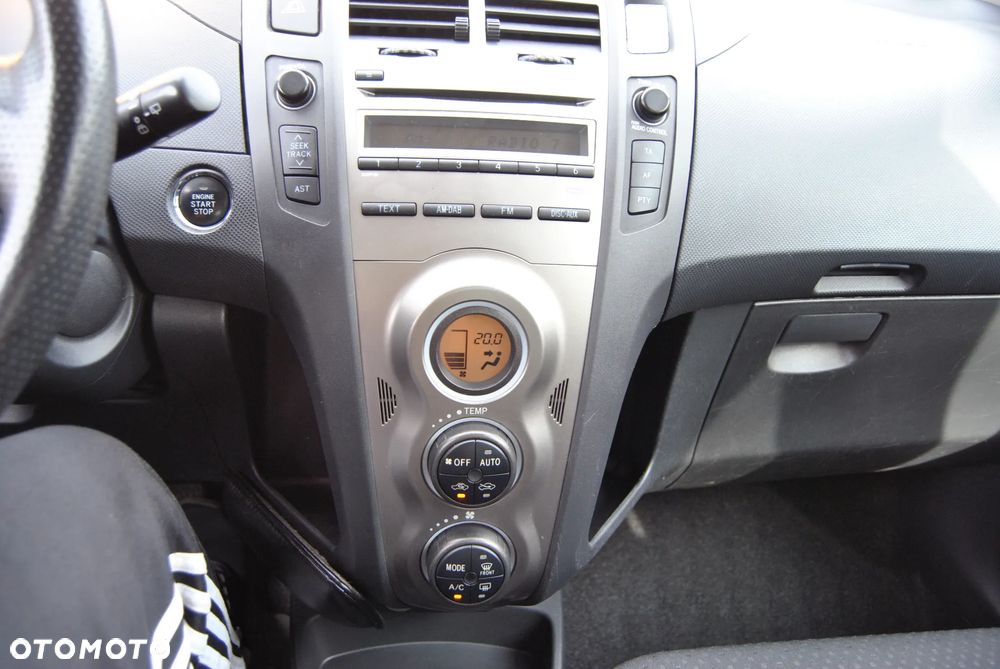Toyota Yaris 1.33 VVT-i Executive - 37
