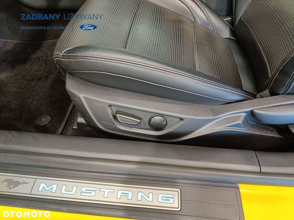 Ford Mustang Fastback 24 - 29