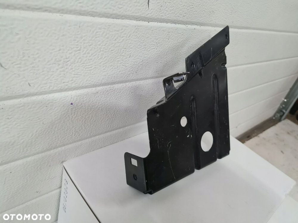 Wspornik błotnika przód lewy Renault Master III - 2