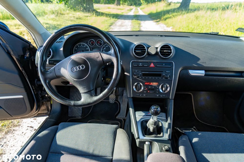 Audi A3 3-drzwiowe 1.6 Ambition - 11