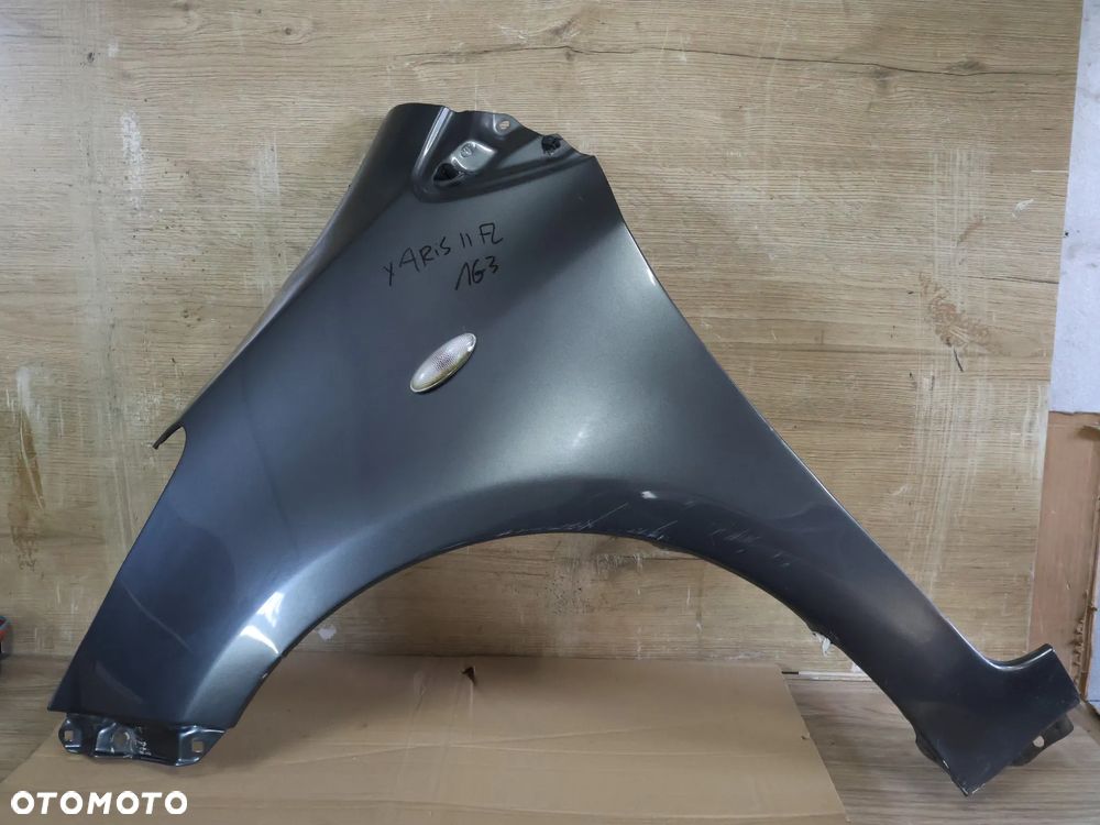 TOYOTA YARIS II 2 LIFT 09-11 BŁOTNIK LEWY PRZÓD PRZEDNI 1G3 - 1