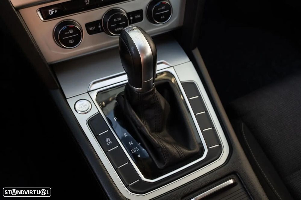 VW Passat Variant 1.6 TDI Confortline DSG - 22