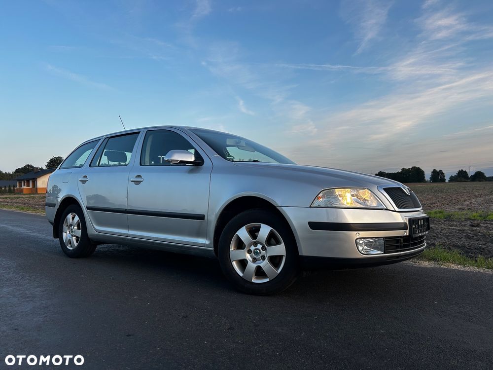 Skoda Octavia 1.6 FSI Ambiente - 1
