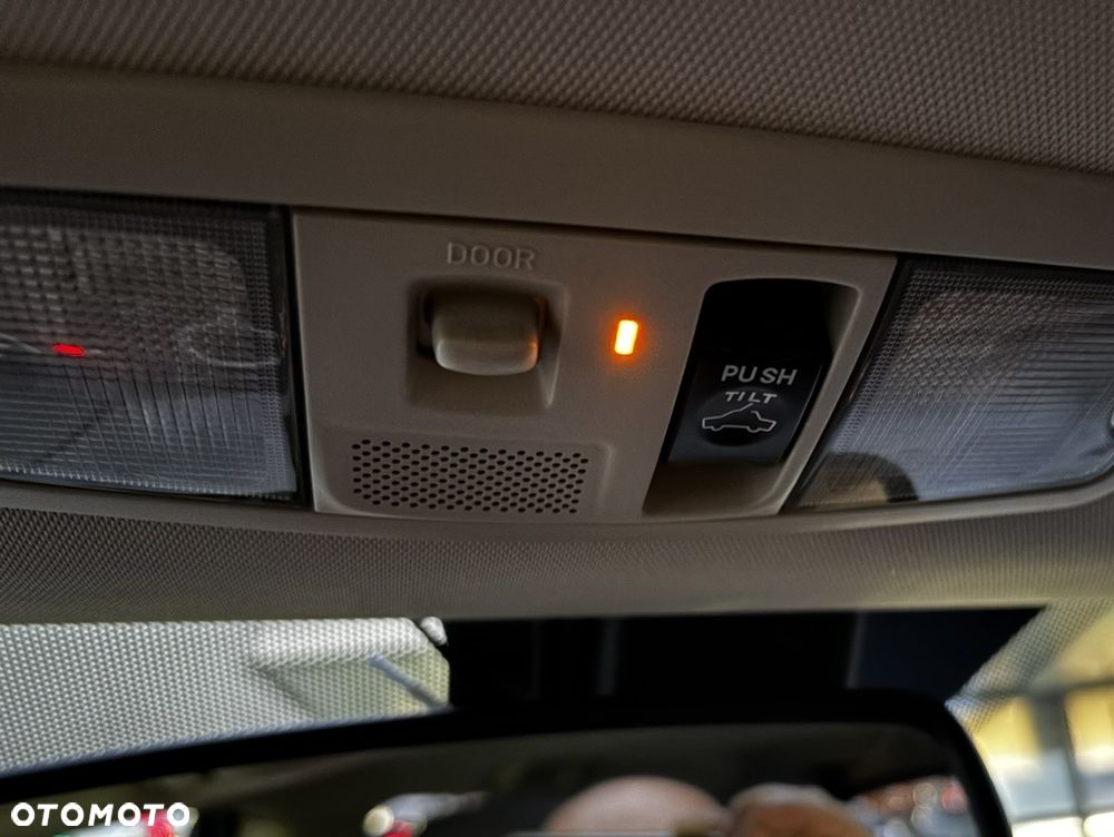 Mitsubishi Outlander Instyle NAVI + - 22