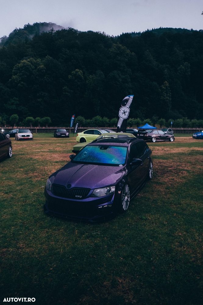 Skoda Octavia Combi 2.0 TDI DSG RS - 3