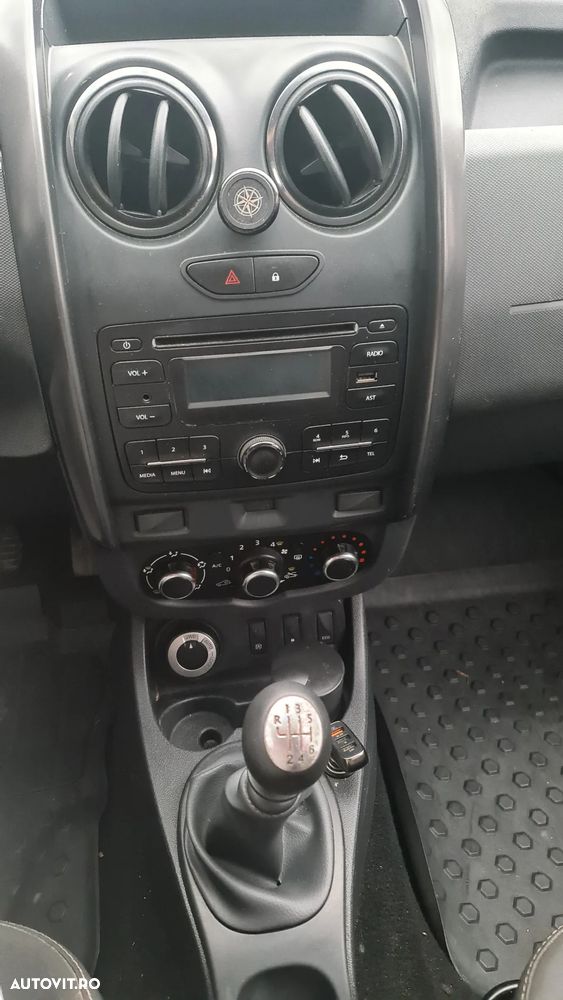 Dacia Duster 1.6 4x4 Laureate - 13