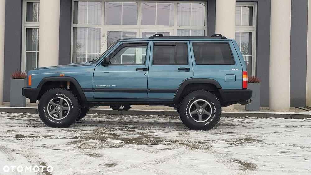 Jeep Cherokee - 3
