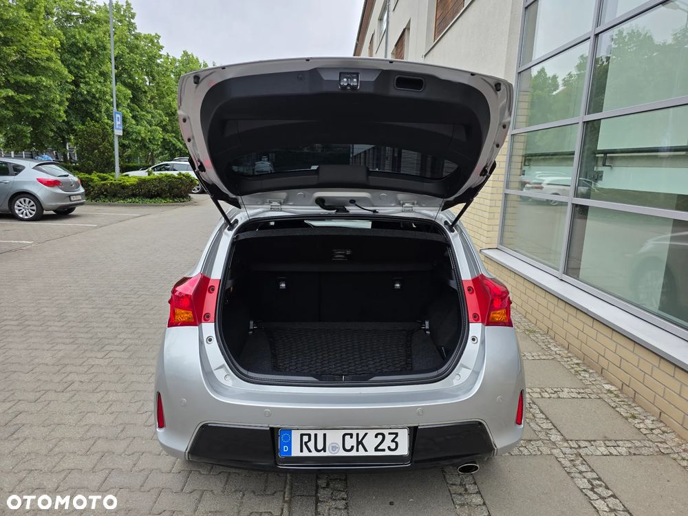 Toyota Auris - 11