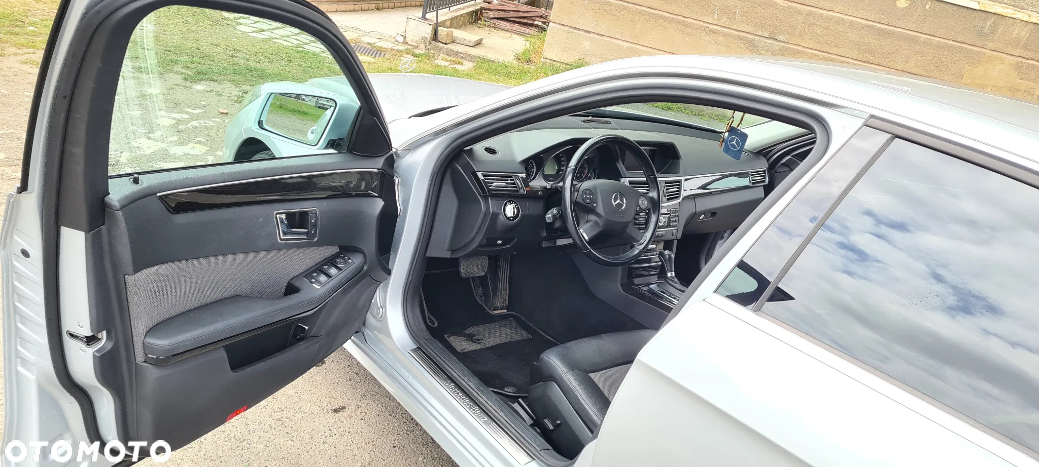 Mercedes-Benz Klasa E 250 T CGI BlueEFFICIENCY Automatik Avantgarde - 13