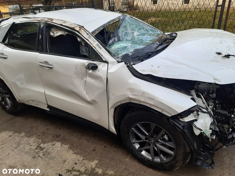 Lexus LBX 1.5 Hybrid - 1