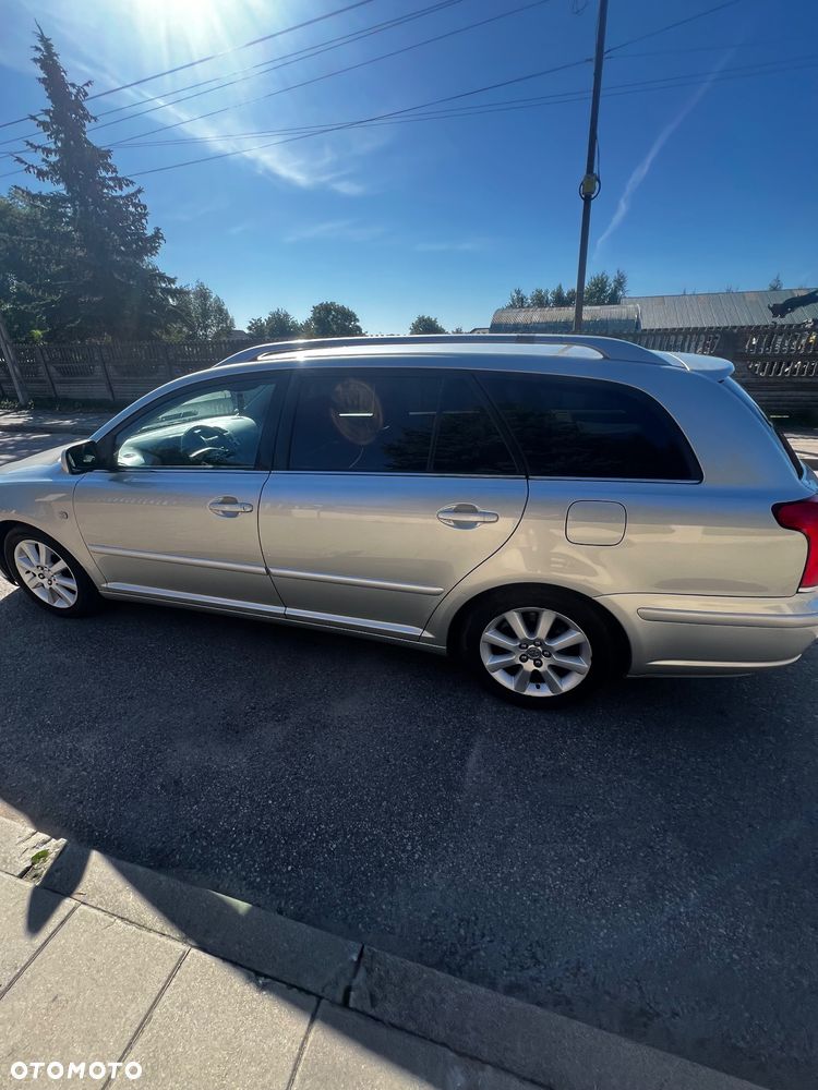 Toyota Avensis - 4