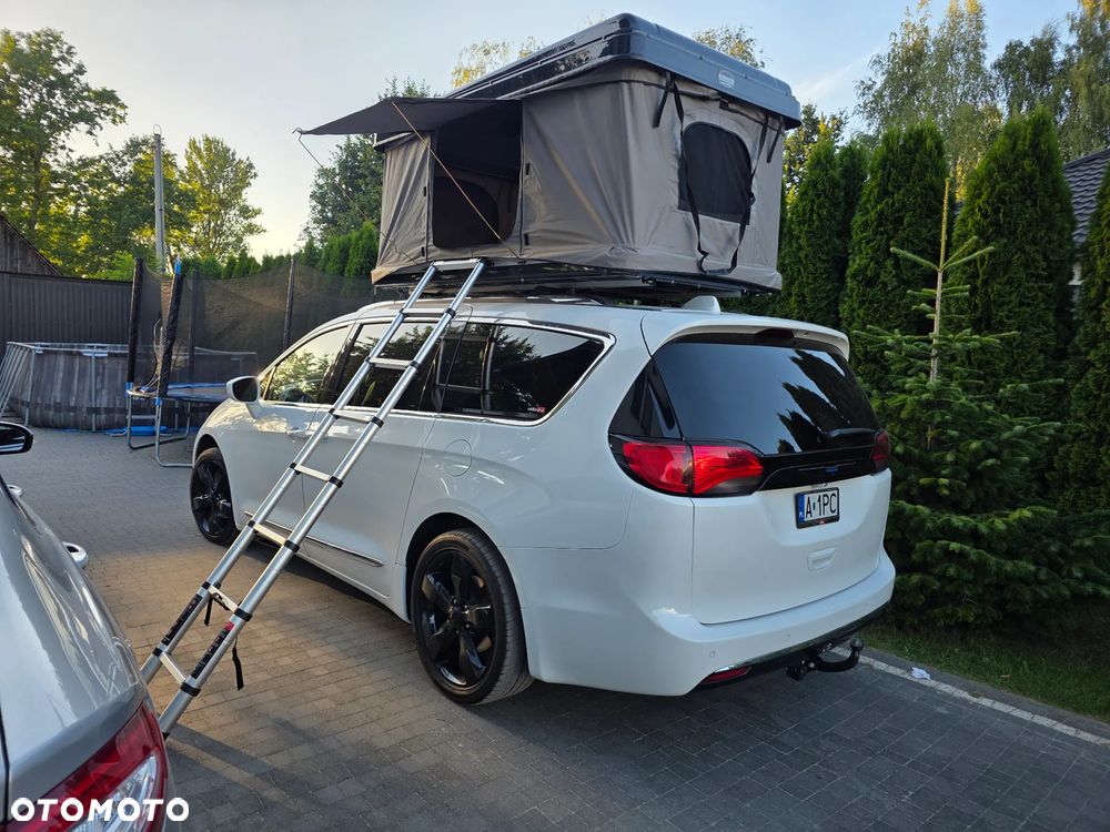 Chrysler Pacifica - 16