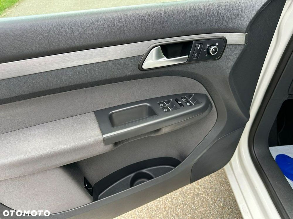 Volkswagen Touran - 17